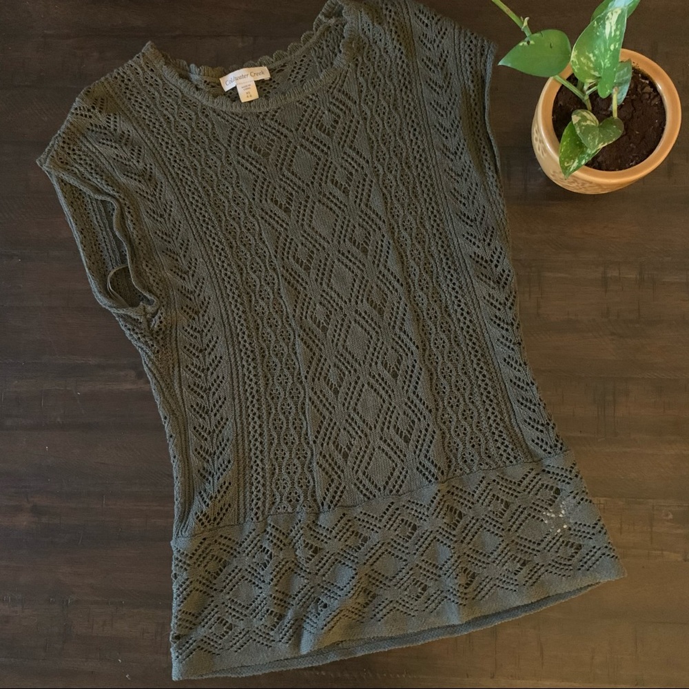 Women’s sleeveless knit sweater